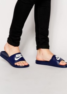 Сланці Nike (40 фото): жіночі getasandal, solarsoft slide та інші популярні моделі