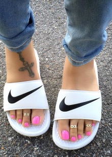 Сланці Nike (40 фото): жіночі getasandal, solarsoft slide та інші популярні моделі