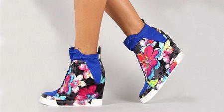 Снікерси на танкетці (49 фото): з чим носити моделі на високій платформі замшеві, шкіряні і літні