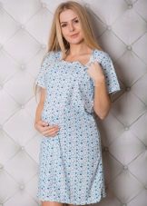 Сорочки в пологовий будинок: вибираємо комплект з халатом для пологів, одноразові для породіль і інші варіанти. Який матеріал краще?