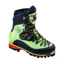Спортивні черевики (59 фото): жіночі моделі для спорту марок Jack Wolfskin, Earth Gear, з чим носити черевики спортивного стилю