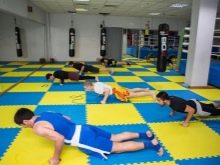 Спортивні мати (38 фото): будо-мати «ластівчин хвіст» для дому та спортзалу, м’які татамі для занять спортом у залі, складні підлогові моделі і мати-пазли. Що краще вибрати?
