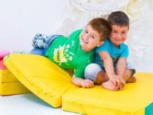 Спортивні мати (38 фото): будо-мати «ластівчин хвіст» для дому та спортзалу, м’які татамі для занять спортом у залі, складні підлогові моделі і мати-пазли. Що краще вибрати?
