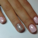 Сріблястий манікюр (66 фото): дизайн нігтів з лаком під срібло з бузковим кольором, робимо біло-срібний манікюр з блискітками