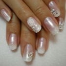 Сріблястий манікюр (66 фото): дизайн нігтів з лаком під срібло з бузковим кольором, робимо біло-срібний манікюр з блискітками