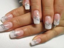 Сріблястий манікюр (66 фото): дизайн нігтів з лаком під срібло з бузковим кольором, робимо біло-срібний манікюр з блискітками