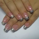 Сріблястий манікюр (66 фото): дизайн нігтів з лаком під срібло з бузковим кольором, робимо біло-срібний манікюр з блискітками