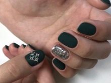 Сріблястий манікюр (66 фото): дизайн нігтів з лаком під срібло з бузковим кольором, робимо біло-срібний манікюр з блискітками