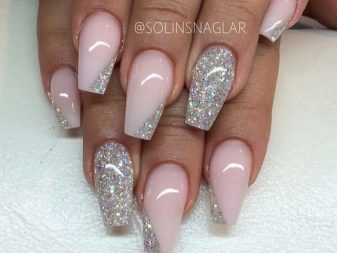 Сріблястий манікюр (66 фото): дизайн нігтів з лаком під срібло з бузковим кольором, робимо біло-срібний манікюр з блискітками