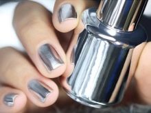 Сріблястий манікюр (66 фото): дизайн нігтів з лаком під срібло з бузковим кольором, робимо біло-срібний манікюр з блискітками