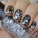 Сріблястий манікюр (66 фото): дизайн нігтів з лаком під срібло з бузковим кольором, робимо біло-срібний манікюр з блискітками