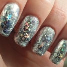 Сріблястий манікюр (66 фото): дизайн нігтів з лаком під срібло з бузковим кольором, робимо біло-срібний манікюр з блискітками