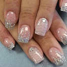 Сріблястий манікюр (66 фото): дизайн нігтів з лаком під срібло з бузковим кольором, робимо біло-срібний манікюр з блискітками