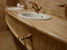 Стільниці для ванної з мармуру: вибираємо мармурові ливарні моделі білого і кольору у ванну кімнату