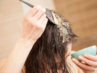Стрижка драбинка будинку: як зробити її самостійно на середніх і коротких волоссі? Як правильно стригти довге волосся самій собі в домашніх умовах?
