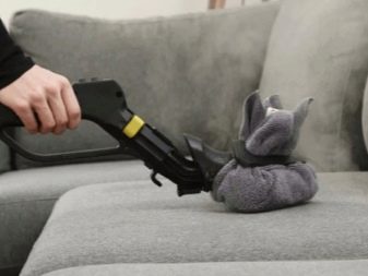 Сухе чищення дивана: як почистити диван самостійно в домашніх умовах? Засоби для чищення оббивки і чохлів сухим способом