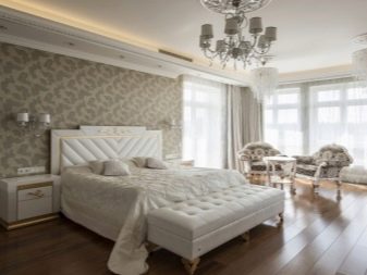 Світла меблі в спальні (74 фото): дизайн інтер’єру з білими меблями і меблями кольору слонової кістки, комоди і тумбочки в стилі класика і інших стилях, поєднання зі шторами
