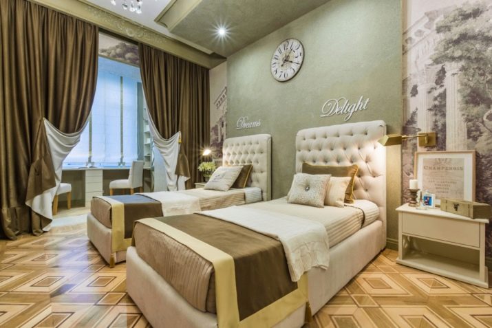 Світла меблі в спальні (74 фото): дизайн інтер’єру з білими меблями і меблями кольору слонової кістки, комоди і тумбочки в стилі класика і інших стилях, поєднання зі шторами