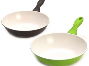 Тефлонові сковороди (24 фото): відновлення покриття сковорідки та реставрація. Можна користуватися пошкодженої посудом? Шкідливі сковороди?