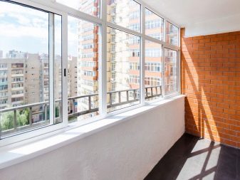 Тепле і полутеплое скління балкона: що це таке і в чому різниця з холодним склом? Як замінити фасадне скління на тепле?