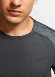 Термобілизна Nike: чоловіча термобілизна для футболу, дитячі і жіночі моделі. Термошкарпетки і термоштани, термокофта і інші види, правила вибору і носіння
