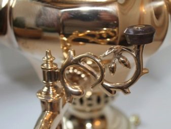 Томпак: склад сплаву, що імітує золото. Що це за метал? Щільність і колір матеріалу. Що він виділяє при нагріванні?