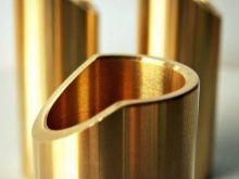 Томпак: склад сплаву, що імітує золото. Що це за метал? Щільність і колір матеріалу. Що він виділяє при нагріванні?