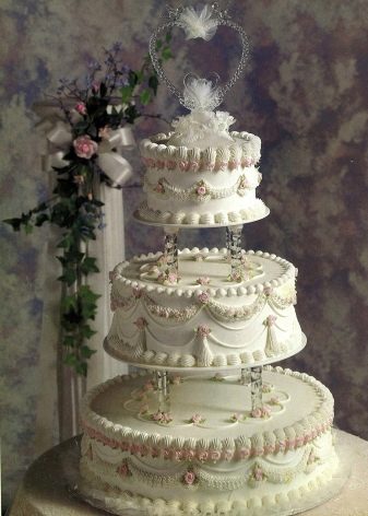 Торт на срібне весілля (23 фото): вибираємо прикольні десерти з мастики для батьків, весільні кремові торти з сріблом