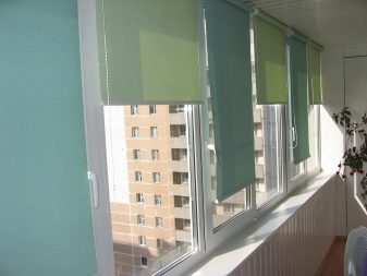 Тюль на балкон (46 фото): легкі штори в інтер’єрі лоджії. Як їх гарно повісити?