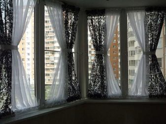Тюль на балкон (46 фото): легкі штори в інтер’єрі лоджії. Як їх гарно повісити?