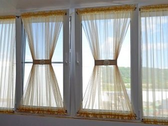 Тюль на балкон (46 фото): легкі штори в інтер’єрі лоджії. Як їх гарно повісити?