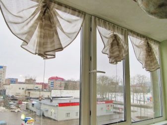 Тюль на балкон (46 фото): легкі штори в інтер’єрі лоджії. Як їх гарно повісити?