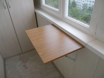 Відкидні столики на балкон: особливості складних масажних столів. Як підібрати настінний розкладний балконний столик для лоджії?