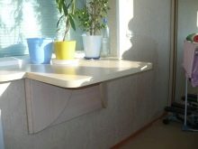 Відкидні столики на балкон: особливості складних масажних столів. Як підібрати настінний розкладний балконний столик для лоджії?