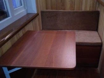 Відкидні столики на балкон: особливості складних масажних столів. Як підібрати настінний розкладний балконний столик для лоджії?