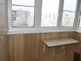 Відкидні столики на балкон: особливості складних масажних столів. Як підібрати настінний розкладний балконний столик для лоджії?