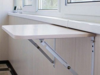 Відкидні столики на балкон: особливості складних масажних столів. Як підібрати настінний розкладний балконний столик для лоджії?