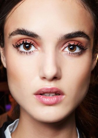 Вії «павукові лапки» (17 фото): як зробити такий ефект? Як нафарбувати вії «павукові лапки»?