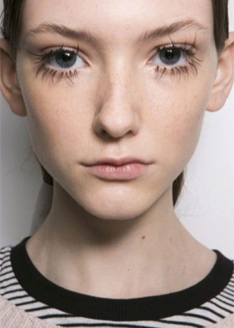 Вії «павукові лапки» (17 фото): як зробити такий ефект? Як нафарбувати вії «павукові лапки»?