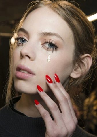 Вії «павукові лапки» (17 фото): як зробити такий ефект? Як нафарбувати вії «павукові лапки»?