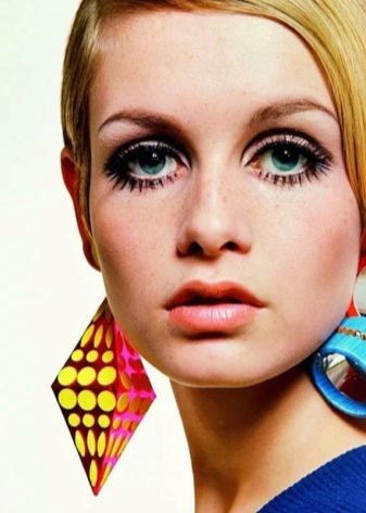 Вії «павукові лапки» (17 фото): як зробити такий ефект? Як нафарбувати вії «павукові лапки»?