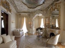 Вітальні в стилі бароко (37 фото): дизайн інтер’єру залів в світлих і темних тонах, приклади красиво оформлених кімнат