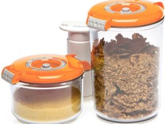 Вакуумні контейнери для зберігання продуктів: опис харчової посуду з насосом і кришкою для зберігання їжі у вакуумі в домашніх умовах