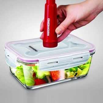 Вакуумні контейнери для зберігання продуктів: опис харчової посуду з насосом і кришкою для зберігання їжі у вакуумі в домашніх умовах