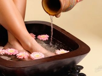 Ванночка для ніг з содою (26 фото): мильно-содові ванни, варіанти з сіллю, перекисом водню і оцтом, відгуки