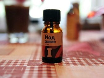 Ванночка для ніг з содою (26 фото): мильно-содові ванни, варіанти з сіллю, перекисом водню і оцтом, відгуки