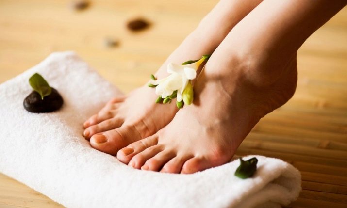 Ванночка для ніг з содою (26 фото): мильно-содові ванни, варіанти з сіллю, перекисом водню і оцтом, відгуки