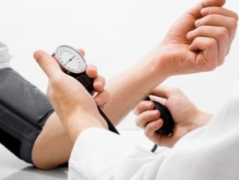 Ванночка для ніг з содою (26 фото): мильно-содові ванни, варіанти з сіллю, перекисом водню і оцтом, відгуки