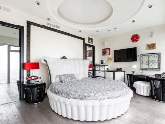 Варіанти розміщення телевізора в спальні (37 фото): на якій висоті від підлоги вішати телевізор на стіні? Приклади установки телевізора і варіанти дизайну