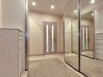 Вбудований шафу (108 фото): ідеї дизайну вбудованих конструкцій, кутові та розпашні моделі для маленького коридору, наповнення всередині, вузькі і господарські шафи